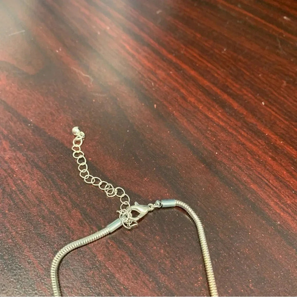 Avon silver tone pendant necklace 3D charm adjustable length 20” - Picture 2 of 4